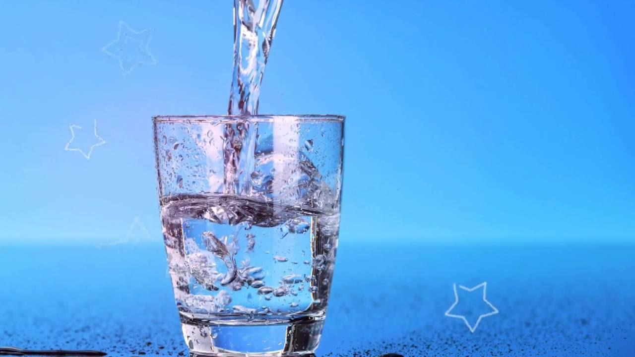 Вода натощак – чем полезно пить c утра?